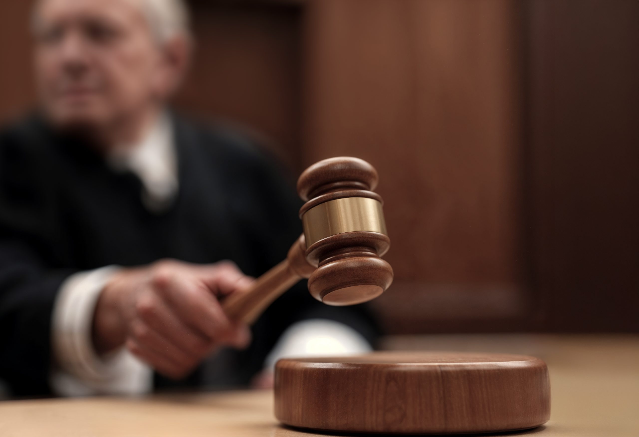 A judge holding a gavel in a courtroom, representing UK CBD law